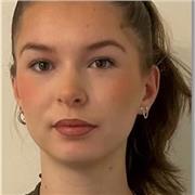 professeur à domicile, donne des cours de soutien scolaire et d’aide aux devoirs aux enfants en classe de primaire en difficultés